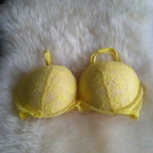 Victoria Secret Lace Push-up Bra - Picture 2 of 4